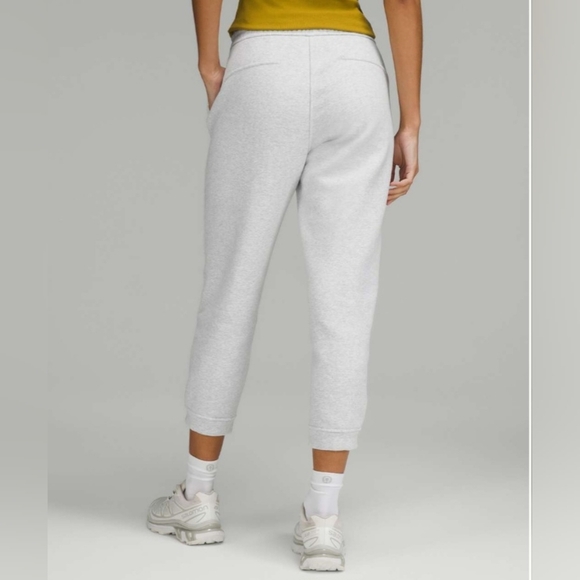 Lululemon Loungeful High Rise Cropped Jogger in Light Grey Size 8 - Picture 9 of 12